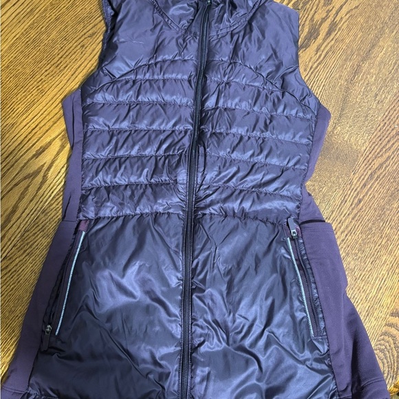 Lululemon 🍋Women's Puffer Vest in Black - Picture 2 of 7